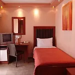Americana Hotel 2*