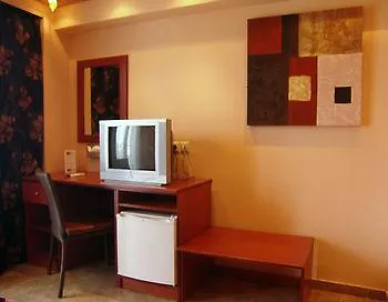 Americana Hotel 2*