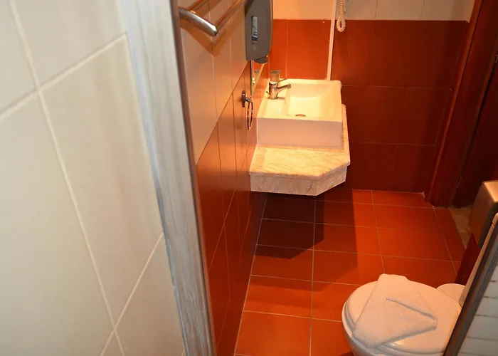 Americana Hotel 2*