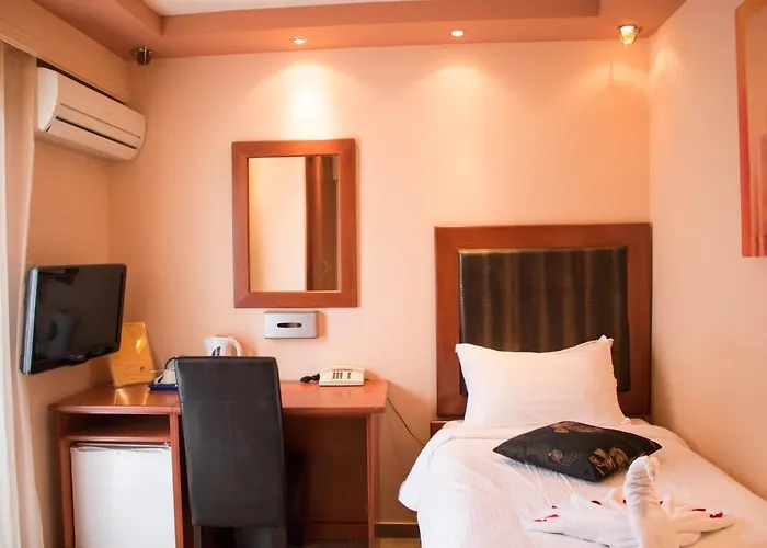 Americana Hotel 2*
